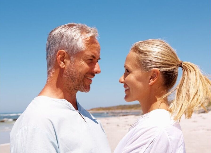 Moški po 50 letih je lahko povečal potenco in zadovoljil svojo žensko